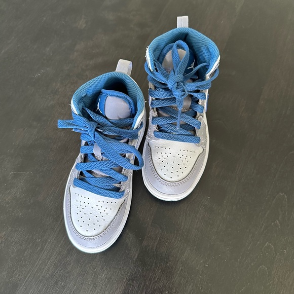 Nike Jordan Mid 1 - Picture 6 of 8